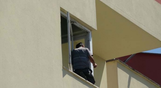 Çocuklarını göremediğini iddia etti, intihara kalkıştı Çocuklarını göremediğini iddia etti, intihara kalkıştı