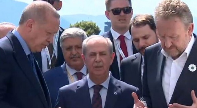 Cumhurbaşkanı Erdoğan'dan İzetbegoviç'in kabrine ziyaret Cumhurbaşkanı Erdoğan'dan İzetbegoviç'in kabrine ziyaret