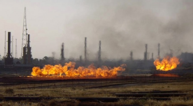 DEAŞ'lı teröristler petrol kuyularına saldırdı