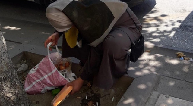 Dilenci kadınların &#039;kırık yumurta&#039; oyunu!