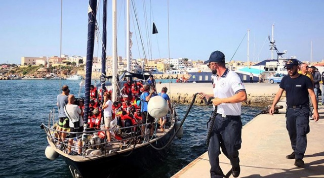 Düzensiz göçmenleri kurtaran STK'lere İtalya ve Malta engeli Düzensiz göçmenleri kurtaran STK'lere İtalya ve Malta engeli