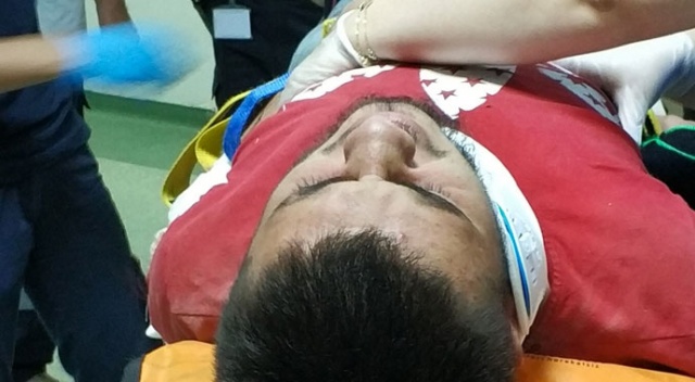 El sallarken traktörden düştü, ölümden döndü