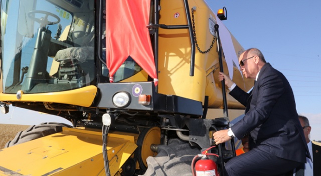 Erdoğan, yerli 'elektrikli traktör' deneme sürüşünü gerçekleştirdi