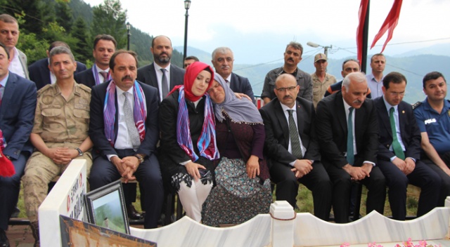 Şehit Eren Bülbül mezarı başında anıldı Şehit Eren Bülbül mezarı başında anıldı