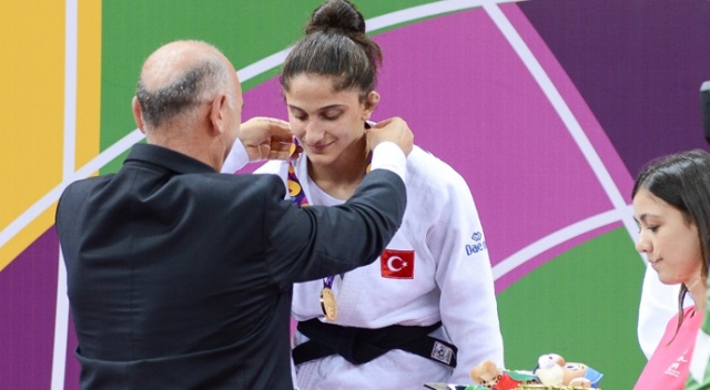 EYOF 2019’da milli judocu Özlem Yıldız altın madalya aldı EYOF 2019’da milli judocu Özlem Yıldız altın madalya aldı