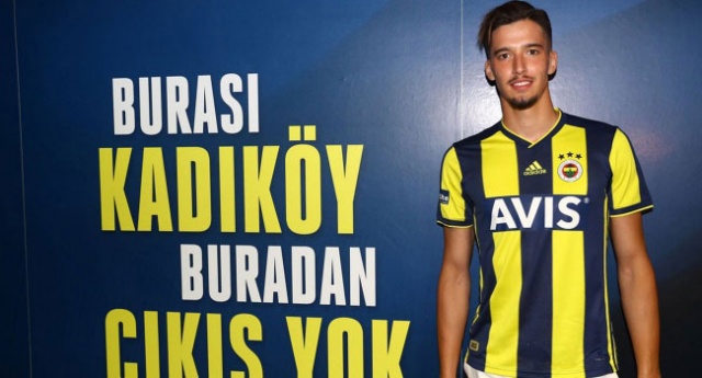 Fenerbahçe, Altay Bayındır'ı renklerine bağladı