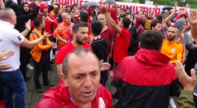 Galatasaray taraftarı kritik dava öncesi adliyeye akın etti Galatasaray taraftarı kritik dava öncesi adliyeye akın etti
