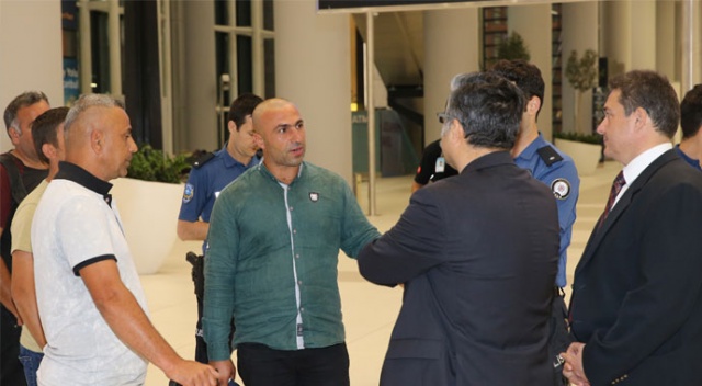 Hafter güçlerinin alıkoyduğu 6 Türk denizci Türkiye'ye döndü Hafter güçlerinin alıkoyduğu 6 Türk denizci Türkiye'ye döndü