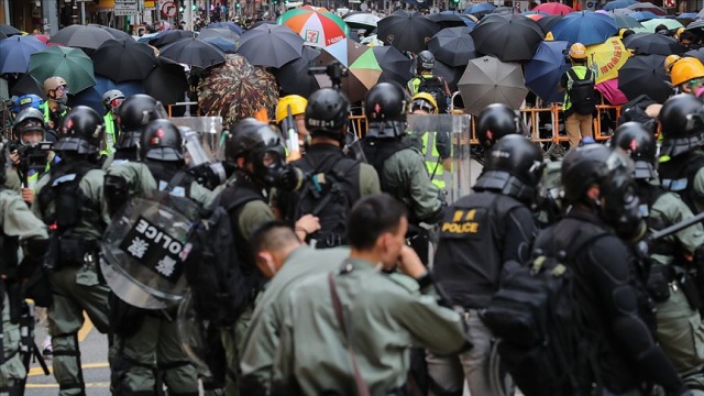 Hong Kong'daki protestolarda 13 kişi gözaltına alındı Hong Kong'daki protestolarda 13 kişi gözaltına alındı
