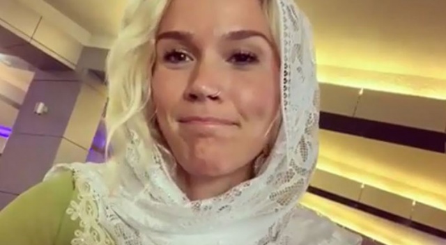 İran, İngiliz sanatçı Joss Stone'u sınır dışı etti İran, İngiliz sanatçı Joss Stone'u sınır dışı etti