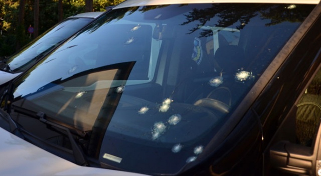 İskilip’te polis aracına silahlı saldırı İskilip’te polis aracına silahlı saldırı