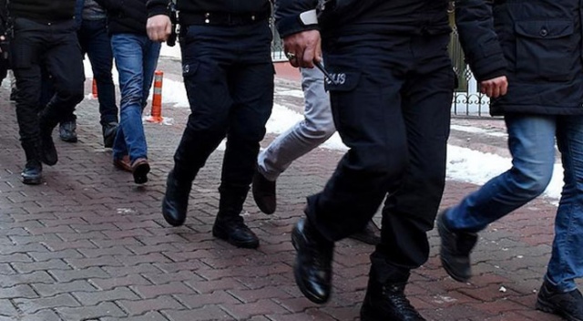 İzmir merkezli göçmen kaçaklığı operasyonu: 55 gözaltı İzmir merkezli göçmen kaçaklığı operasyonu: 55 gözaltı