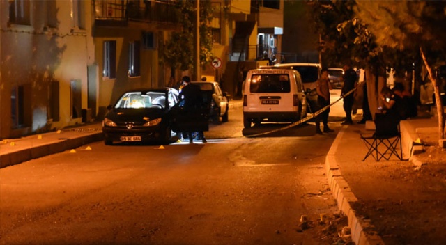 İzmir&#039;de iki grup arasında silahlı kavga