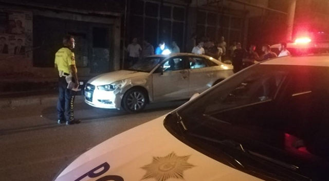 İzmir'de otomobil sürücüsünün çarptığı yaya, hayatını kaybetti İzmir'de otomobil sürücüsünün çarptığı yaya, hayatını kaybetti