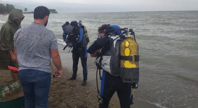İznik Gölü'nde heyecan veren ihbar! Ekipler harekete geçti İznik Gölü'nde heyecan veren ihbar! Ekipler harekete geçti