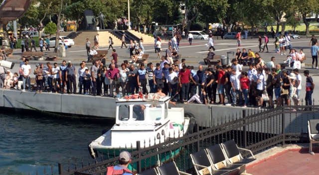 Kadıköy’de denize düşen iki kadın kurtarıldı Kadıköy’de denize düşen iki kadın kurtarıldı