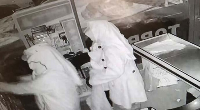 Kadın elbiseleri giyip yaptılar! Görüntüleri izleyince inanamadı
