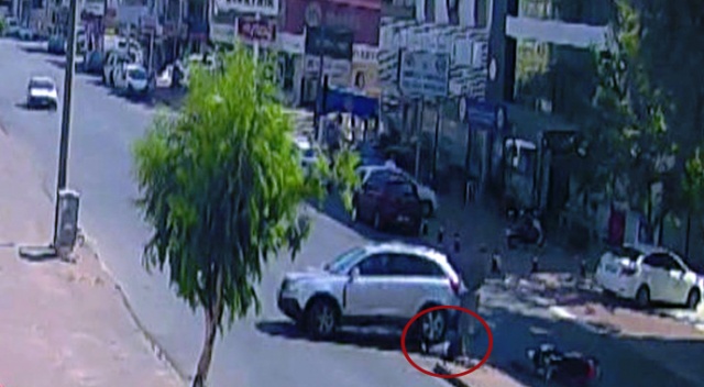 Kafası otomobilin altında kaldı, kaskı sayesinde kurtuldu