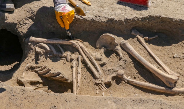 Kafatası olmayan 2 bin 700 yılık iskelet araştırılıyor