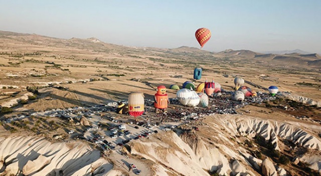 Kapadokya Balon Festivalini 100 bin turist takip etti