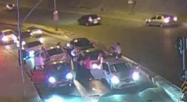 Kırmızı ışıkta çifte telli oynayan sürücülere şok ceza Kırmızı ışıkta çifte telli oynayan sürücülere şok ceza