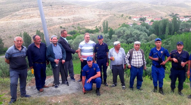Köylerine dev Türk bayrağı astılar Köylerine dev Türk bayrağı astılar
