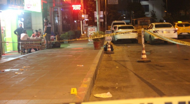 Küçükçekmece'de silahlı saldırı: 2 yaralı Küçükçekmece'de silahlı saldırı: 2 yaralı
