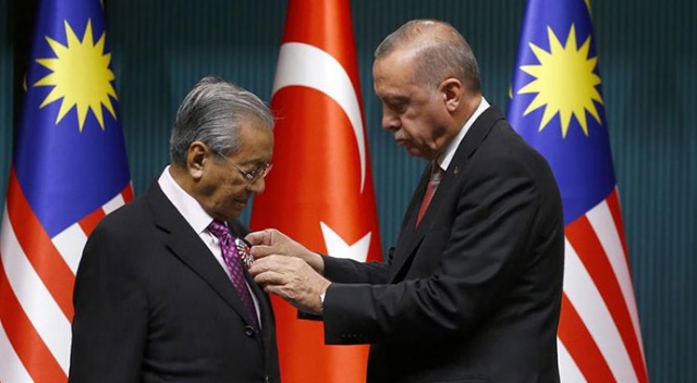 Mahathir'in Türkiye ziyareti, Malezya basınında geniş yer buldu Mahathir'in Türkiye ziyareti, Malezya basınında geniş yer buldu