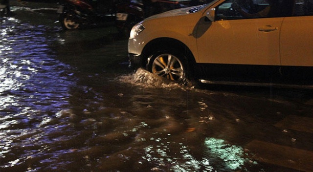 Meteoroloji uyarı vermişti: Sokaklar göle döndü