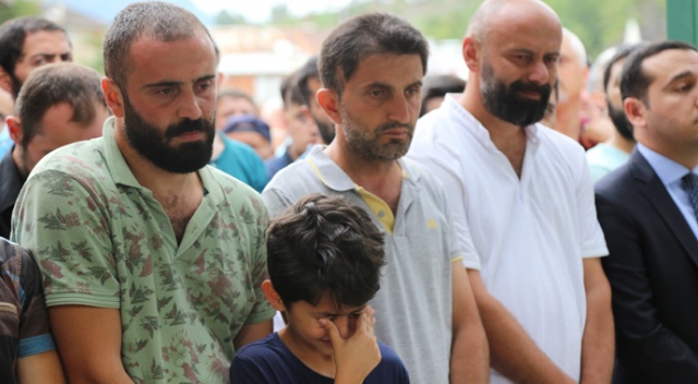 Minik Yağız toprağa verildi Minik Yağız toprağa verildi