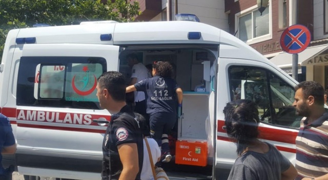 Para meselesi kanlı bitti: Üvey annesini sokak ortasında bıçakladı