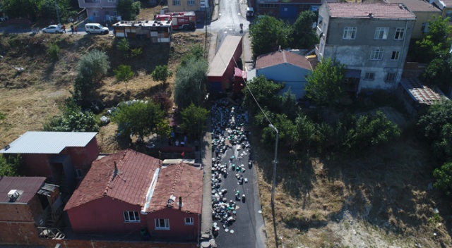 Park halindeyken freni patlayan tır evin duvarına çaptı: 1 yaralı Park halindeyken freni patlayan tır evin duvarına çaptı: 1 yaralı