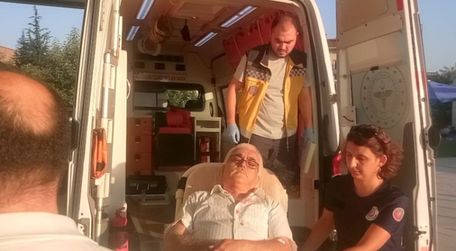 Seyir halindeki araçtan kendini attı