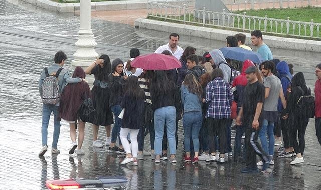 Sıcak havaya aldanmayın! Cuma günü etkisini gösterecek