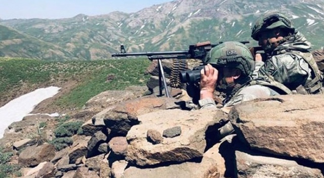 Silahlı 4 terörist etkisiz hale getirildi Silahlı 4 terörist etkisiz hale getirildi
