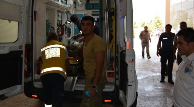 Suriye’den dönen askeri araç kaza yaptı: 2 asker yaralı Suriye’den dönen askeri araç kaza yaptı: 2 asker yaralı
