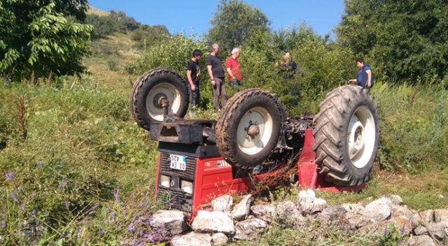 Traktör kazasında baba öldü oğlu yaralı kurtuldu Traktör kazasında baba öldü oğlu yaralı kurtuldu