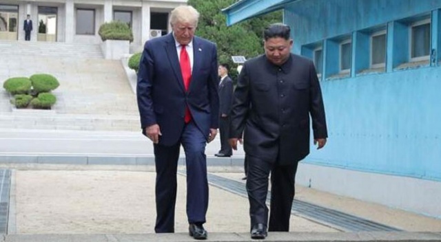 Trump ve Kim’in görüştüğü bölgede tanımlanamayan uçan nesne Trump ve Kim’in görüştüğü bölgede tanımlanamayan uçan nesne
