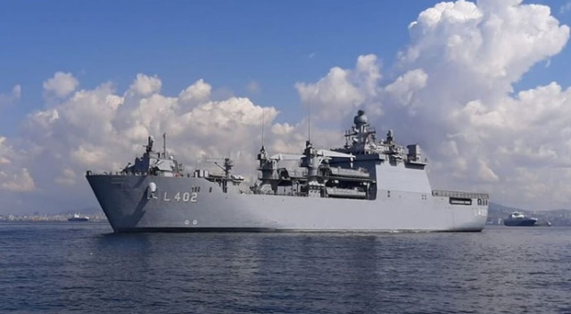 Türk Tank Çıkarma Gemisi TCG Bayraktar Barselona&#039;da