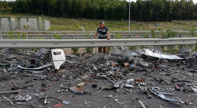 Üçüncü Köprü yolunda devrilen kamyon trafiği durdurdu