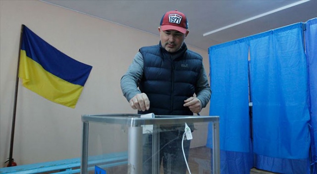 Ukrayna’da pazar günü erken genel seçim yapılacak Ukrayna’da pazar günü erken genel seçim yapılacak