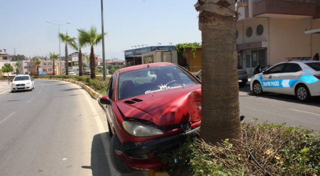 Virajı alamayıp refüje çıktı: 1 yaralı Virajı alamayıp refüje çıktı: 1 yaralı