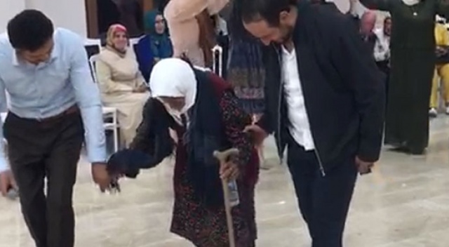 105 yaşındaki Sabayi nine, bastonu ile halay çekti 105 yaşındaki Sabayi nine, bastonu ile halay çekti