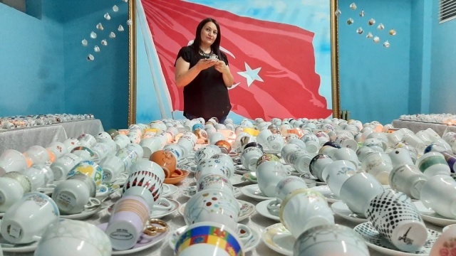 12 yılda biriktirdi... Kahve fincanlarıyla Guinnes’e aday 12 yılda biriktirdi... Kahve fincanlarıyla Guinnes’e aday