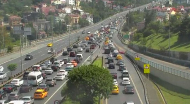 15 Temmuz Şehitler Köprüsü’ndeki kaza trafiği kilitledi
