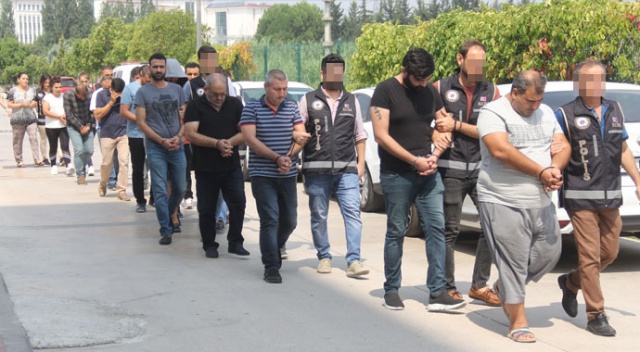 3 yıl aile boyu emekli, dul ve yetimleri dolandırdıktan sonra vicdanı sızlamış