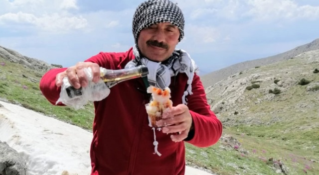 Ağustos ayında 2 bin 700 rakımda 'karsambaç' keyfi Ağustos ayında 2 bin 700 rakımda 'karsambaç' keyfi
