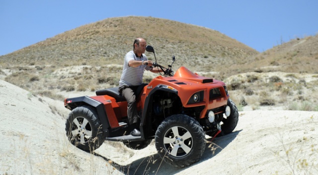 Ankaralı memur, 8 tonluk kamyonu çekebilen ATV tasarladı Ankaralı memur, 8 tonluk kamyonu çekebilen ATV tasarladı
