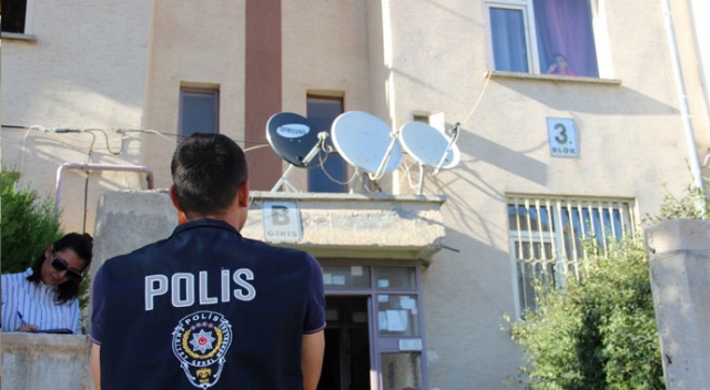Annesi kitleyip gezmeye gitti, zihinsel engelli kız polis ekiplerince kurtarıldı! Annesi kitleyip gezmeye gitti, zihinsel engelli kız polis ekiplerince kurtarıldı!