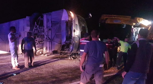 Antalya'da tur otobüsü şarampole devrildi: Ölü ve çok sayıda yaralı var Antalya'da tur otobüsü şarampole devrildi: Ölü ve çok sayıda yaralı var